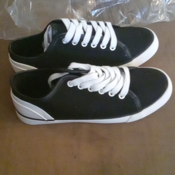 BRAND NEW JUSTFAB Sylish Comfy Sneakers - Picture 1 of 6